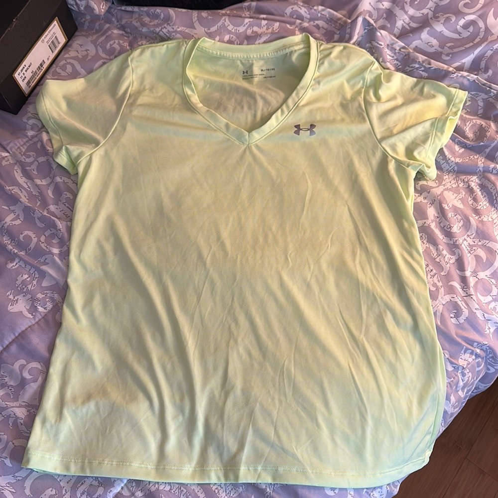 EUC Under Armour Heat Gear Tshirt